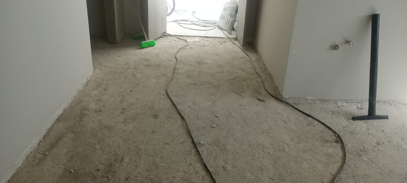 Instalación de piso epóxico autonivelante