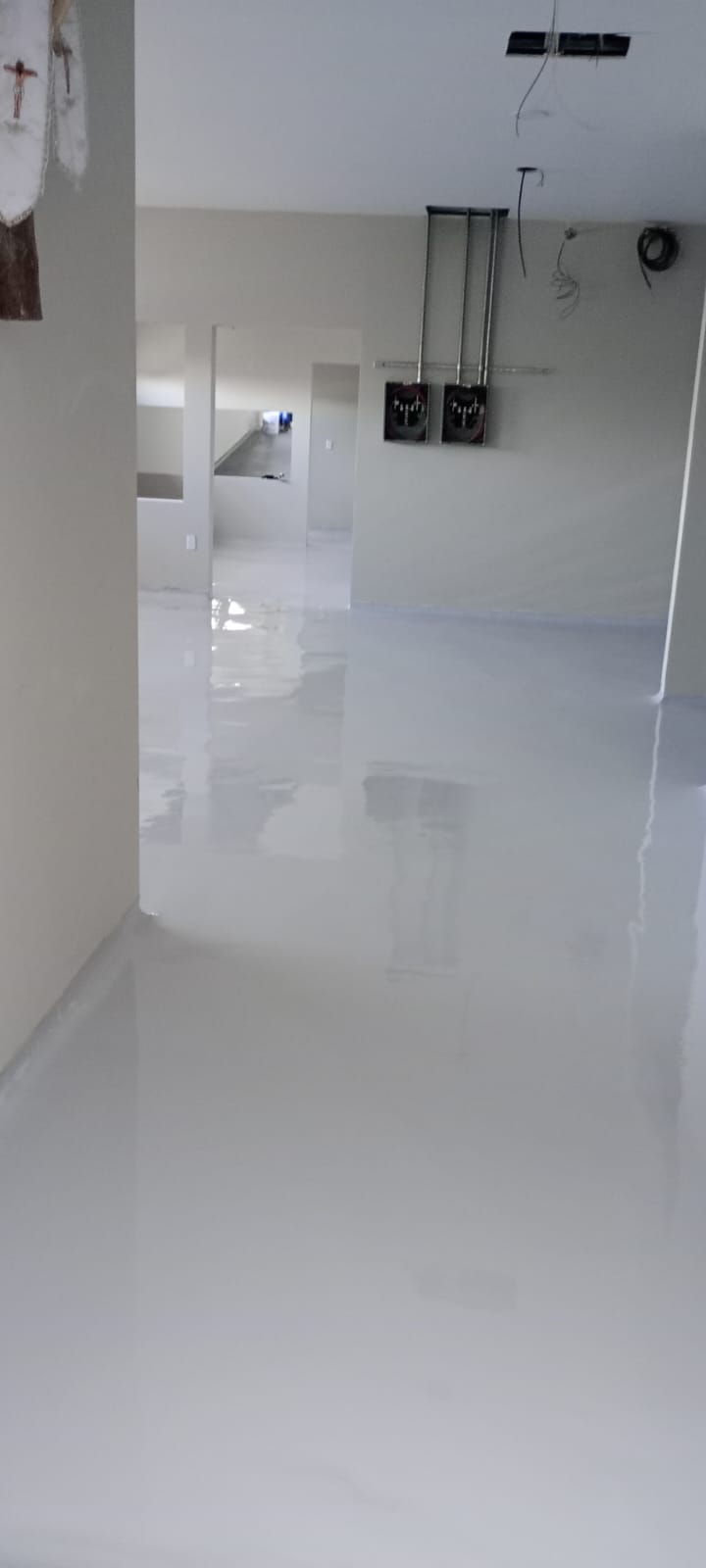 Piso epóxico autonivelante en Toluca