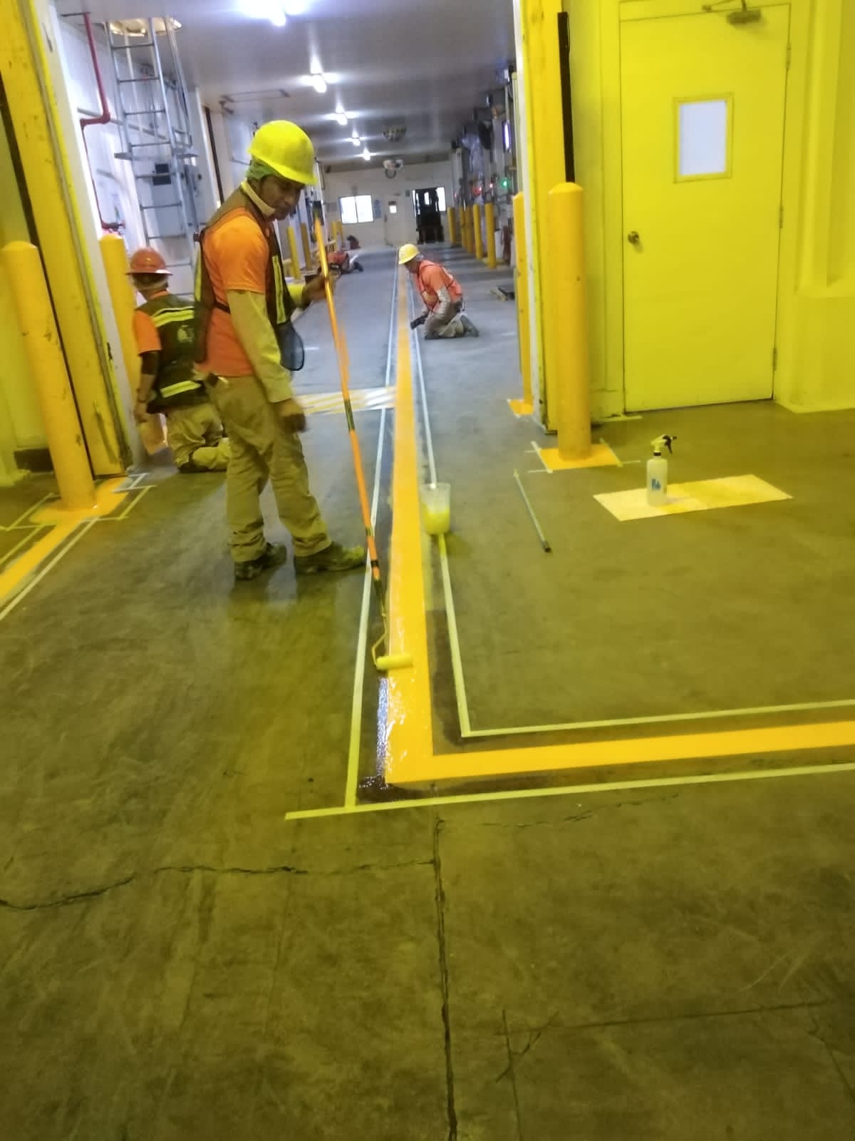 Instalación de piso epóxico